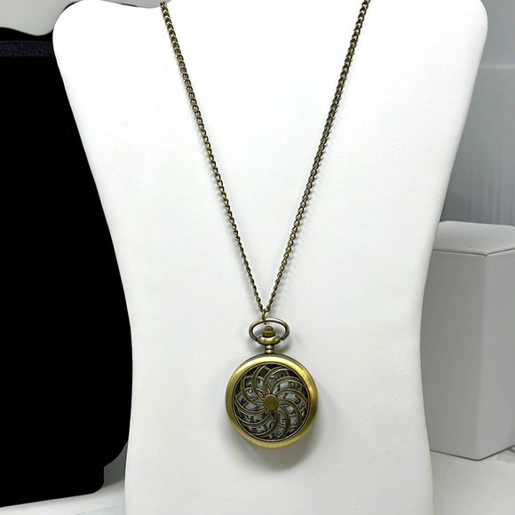 Pocket watch necklace bronze style finish with chain - Picture 1 of 5